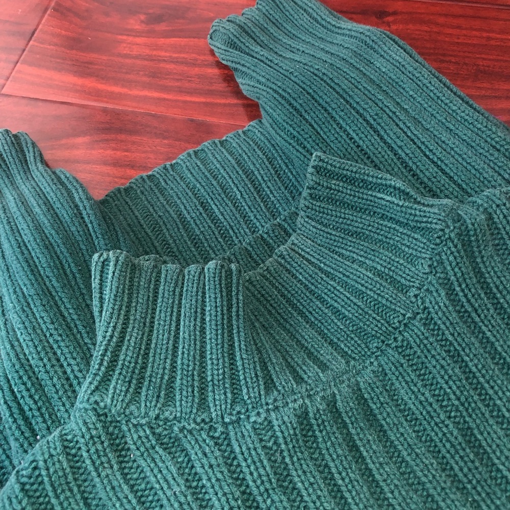 GAP Green Turtleneck